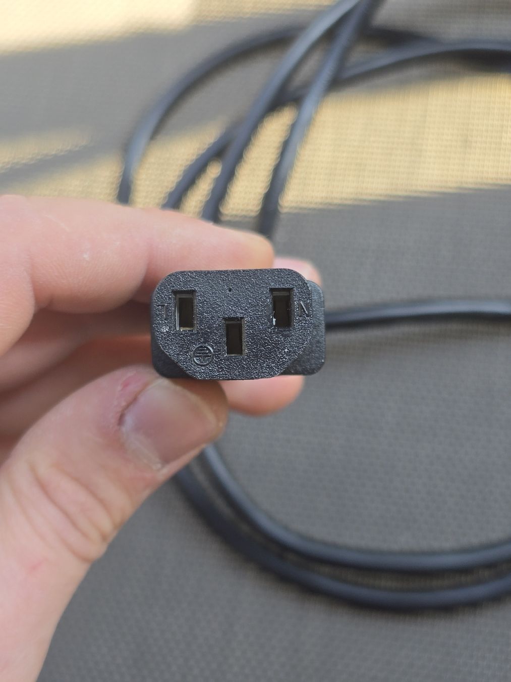 Kabel: Kaltgerätekabel / PC-Kabel / Netzkabel / Computerkabel 1.8m – Gebraucht aus Grandval von Golumbus 1