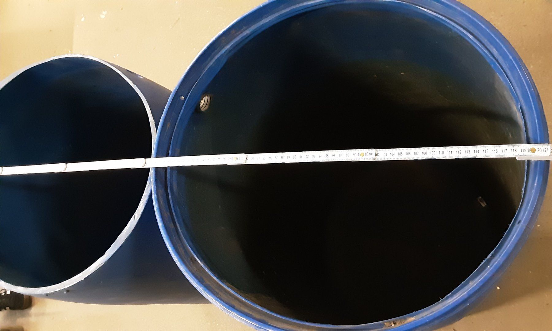 Annaffiatura & Irrigazione: 2 blaue Kunststoff Fässer – Usato da Stans venduto da Kaelti 2
