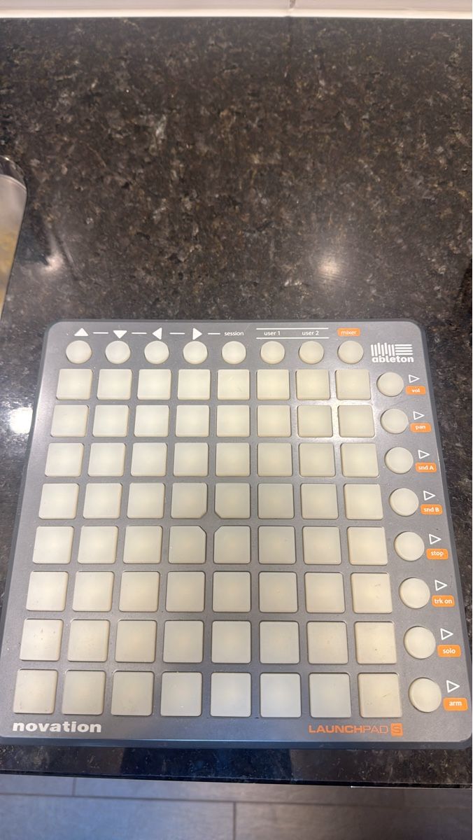 Strumenti musicali: Novation Launchpad S Ableton Controller like_new – Usato da Romanshorn venduto da Camacho13