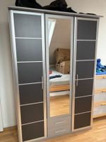 Kleiderschrank 3-türig mit Spiegel und Schubladen grau