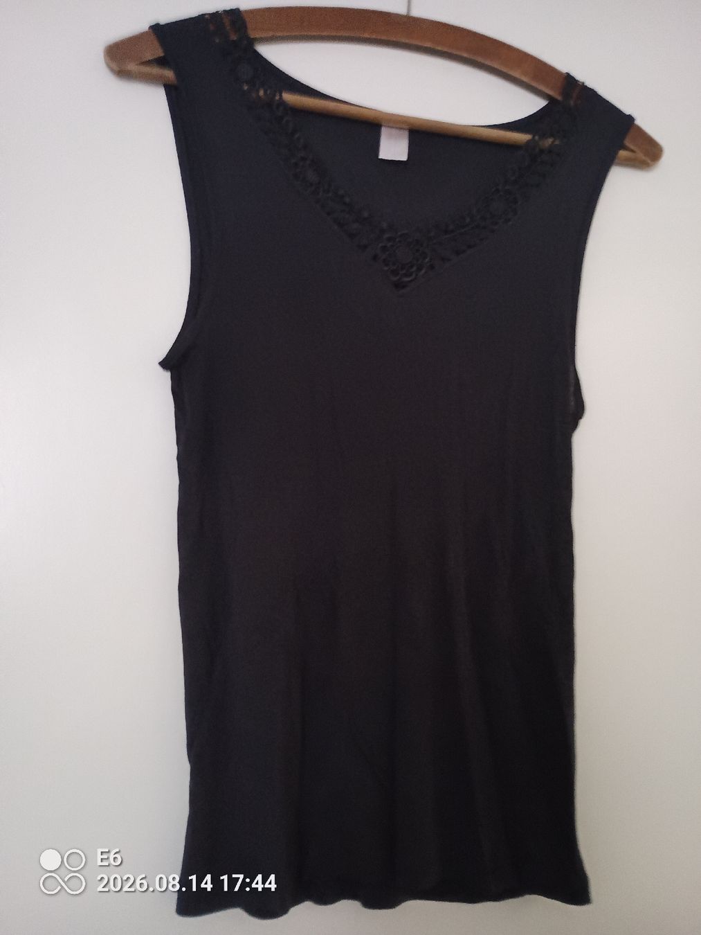 Tops: Schwarzes Top mit Spitze – Gebraucht aus Zürich von Mitzi6
