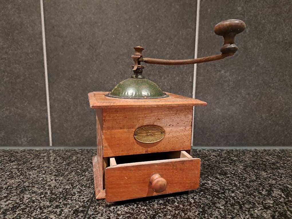 Küchengeräte: Kaffeemühle Peugeot "Antique" – Gebraucht aus Sarnen von ramona488