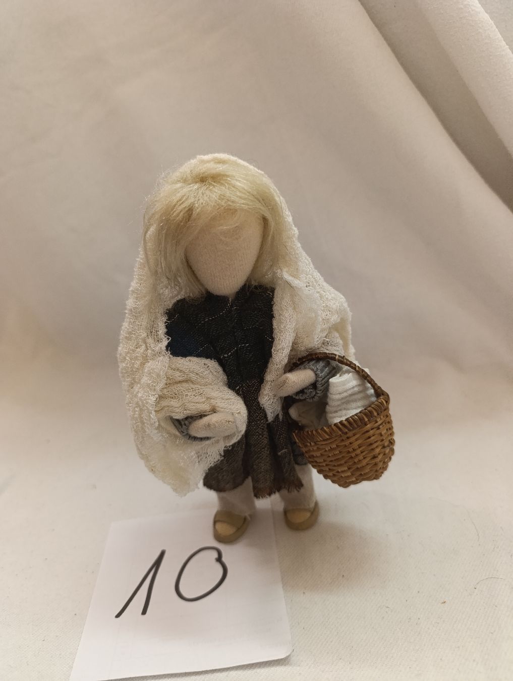 Statuette: Schwarzenberger Krippenfiguen Mädchen mit Topf – Nuovo (secondo la descrizione) da Oberarth venduto da sil_9dfs 7