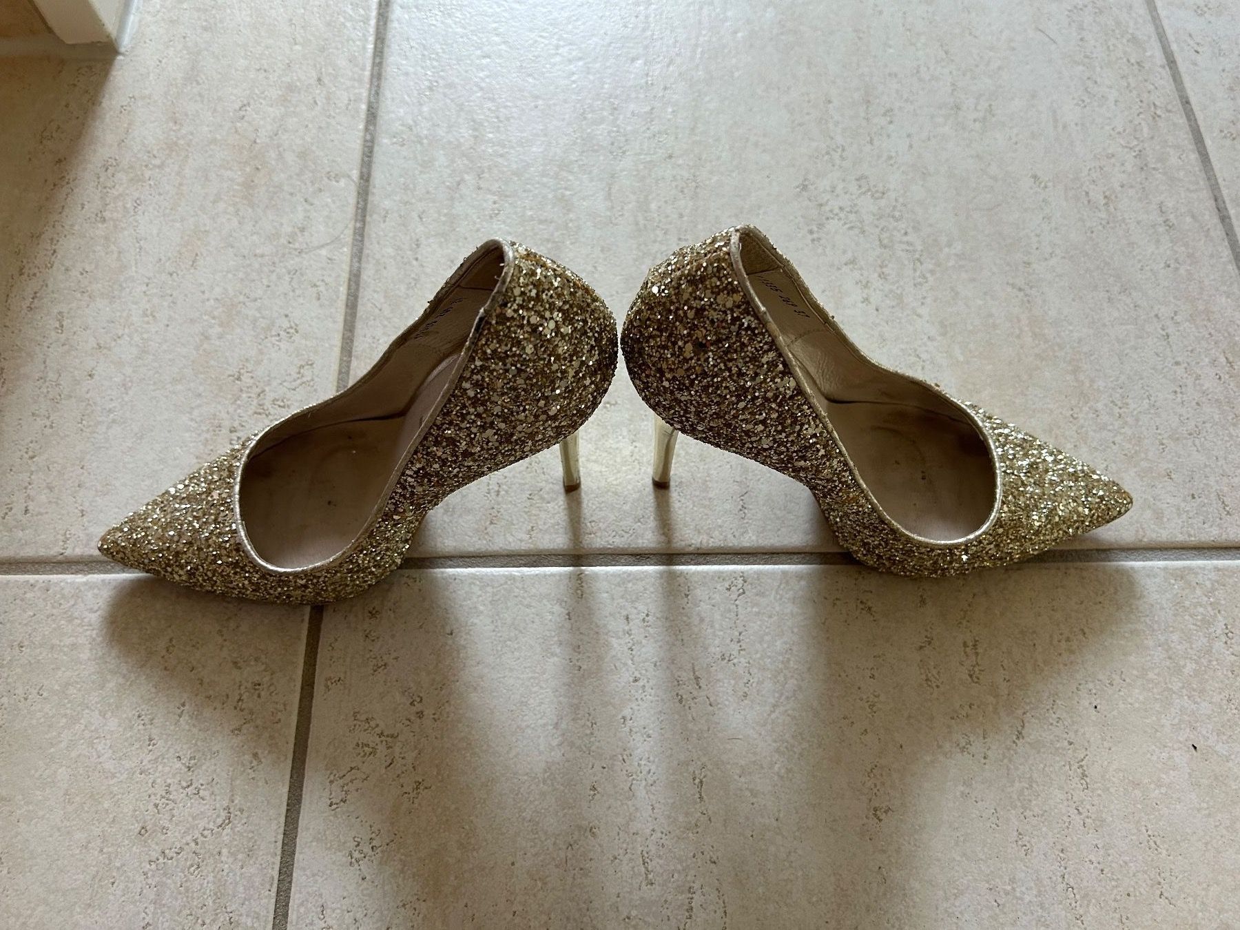 Buffalo Scarpe da donna: Goldene Schuhe High Heels – Usato da Saland venduto da ele_vc96 1