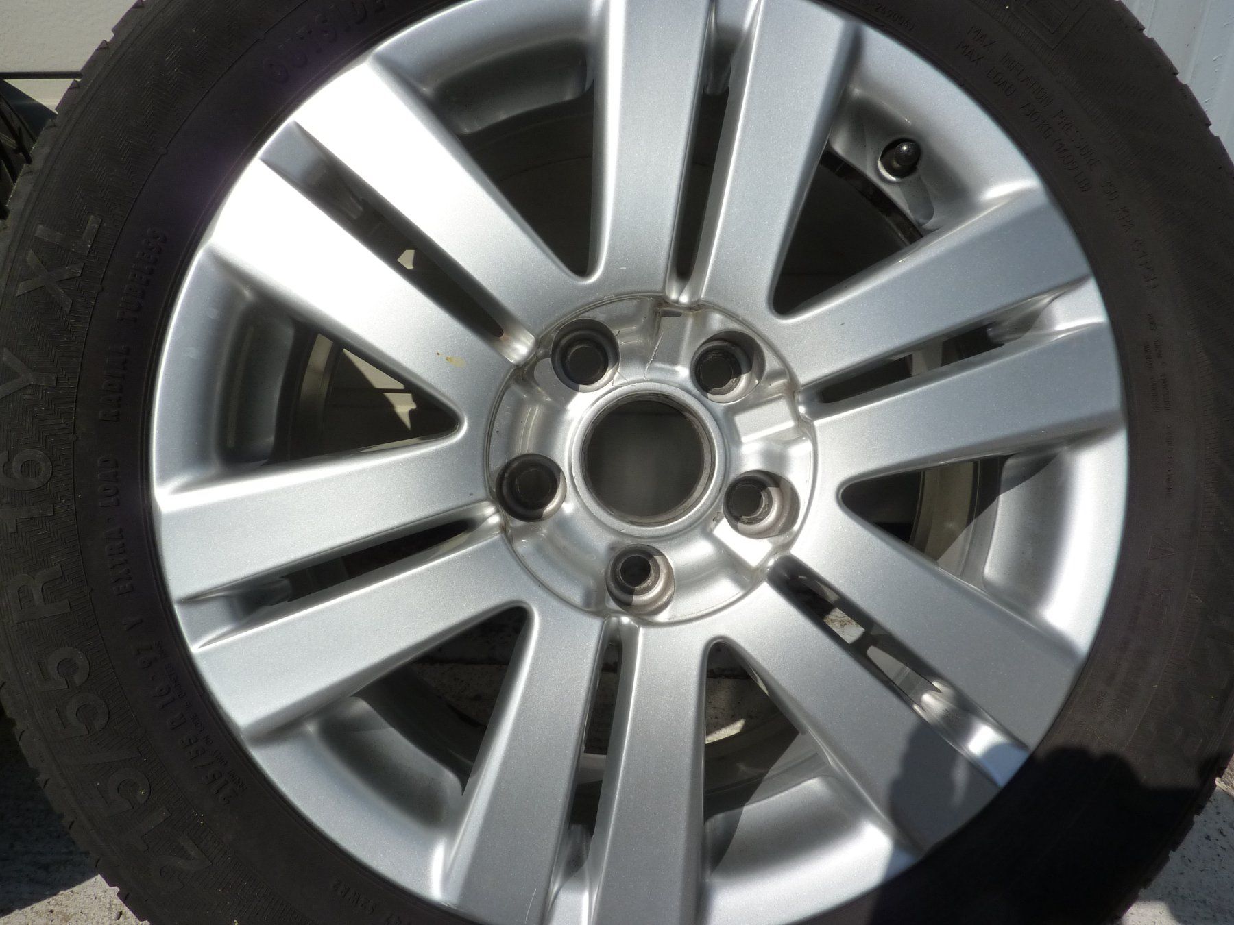 Volkswagen Pneus & Roues: Original VW EOS Kompletrad 16Zoll – D'occasion à Niederscherli par Zahnd1 2
