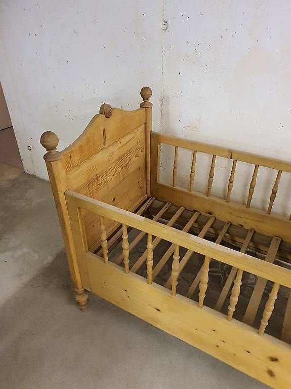 Letti: Kinderbett antik Massivholz – Usato da Braunau venduto da H-Wohnen 1