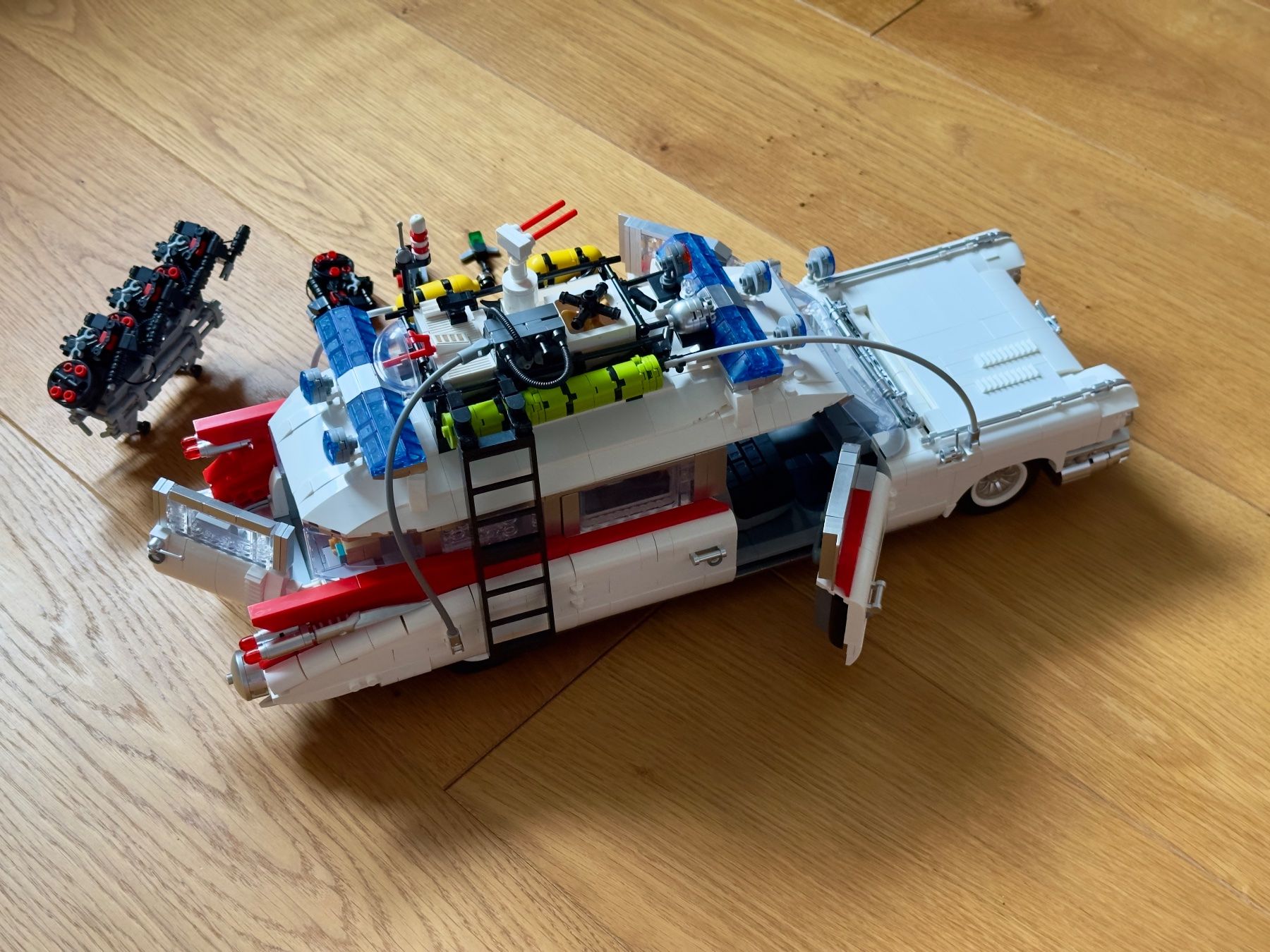 BlueBrixx Kit di costruzioni: BlueBrixx - Ghostbusters Ecto-1 - Lego kompatibel – Usato da Basel venduto da sstube91 1