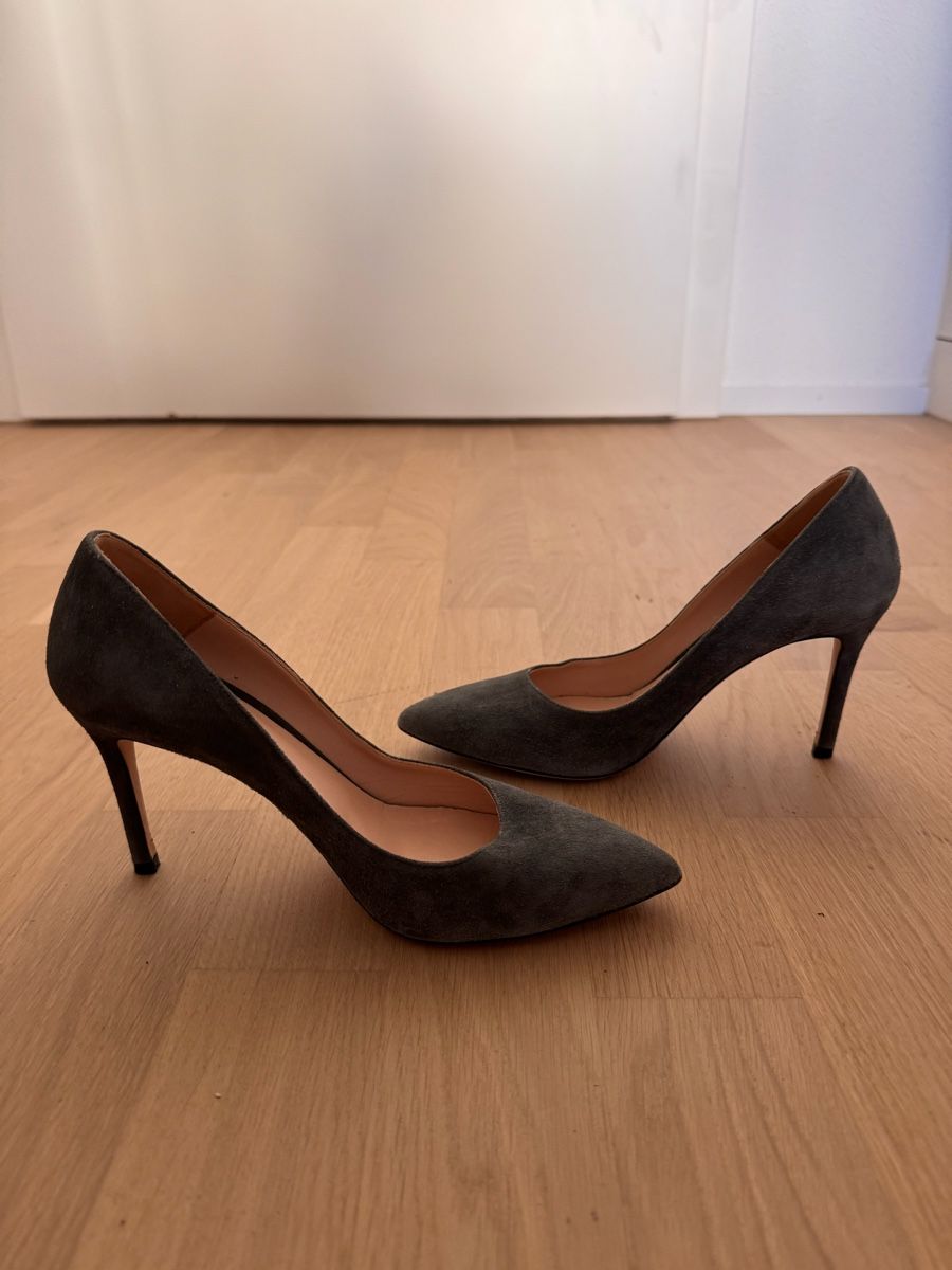 Furla Scarpe da donna: Furla Pumps Size 36 1/2 grey sued – Usato da Dübendorf venduto da ClaraS. 2