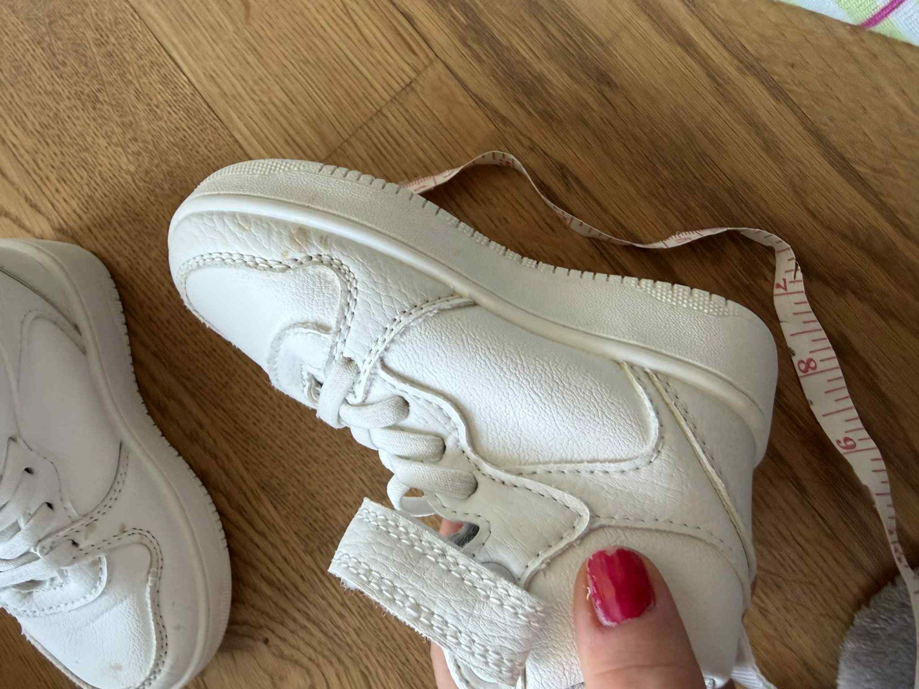 Scarpe per ragazzi: Weisse Kinder Sneakers, Grösse 23 – Usato da Riehen venduto da edu_92w7
