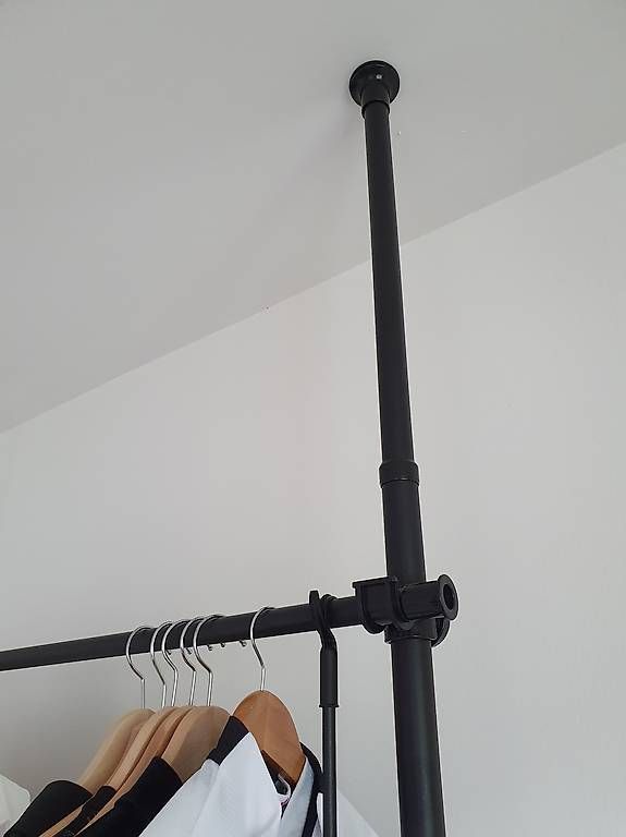 Guardaroba: Teleskop Garderobe schwarz  – Usato da Zürich venduto da _vici_ 4