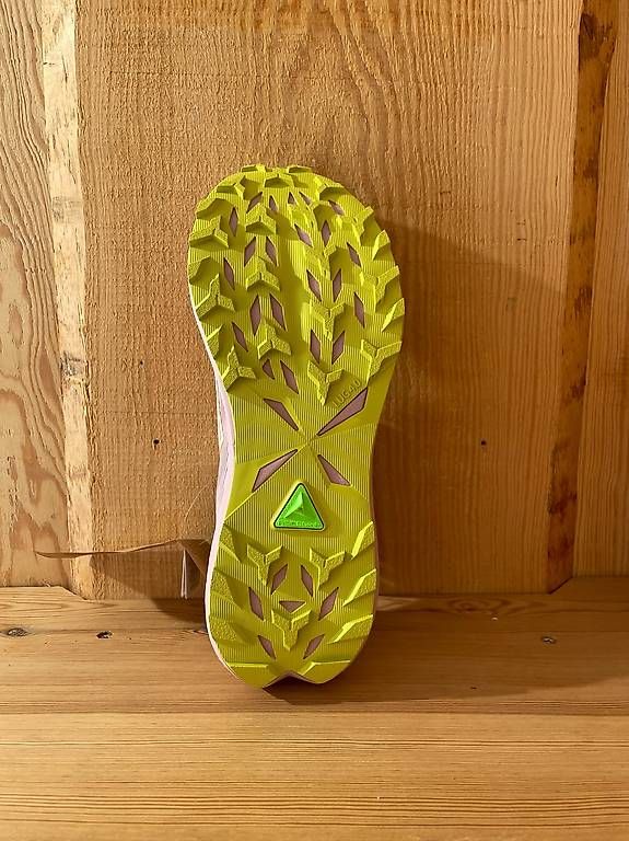 Scarpe da donna: Womens ASICS FUJI LITE 6 – Usato da Grindelwald venduto da Backdoor_Shop 1