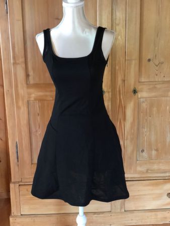 Hübsches schwarzes Trägerkleid Gr. 34