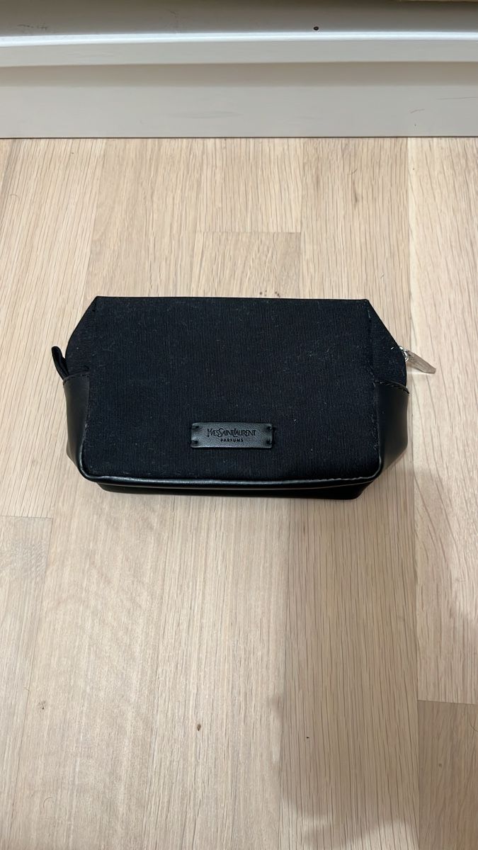 Saint Laurent Custodie per cosmetici: Yves Saint Laurent Necessaire Schwarz – Usato da Aesch BL venduto da san_trv5