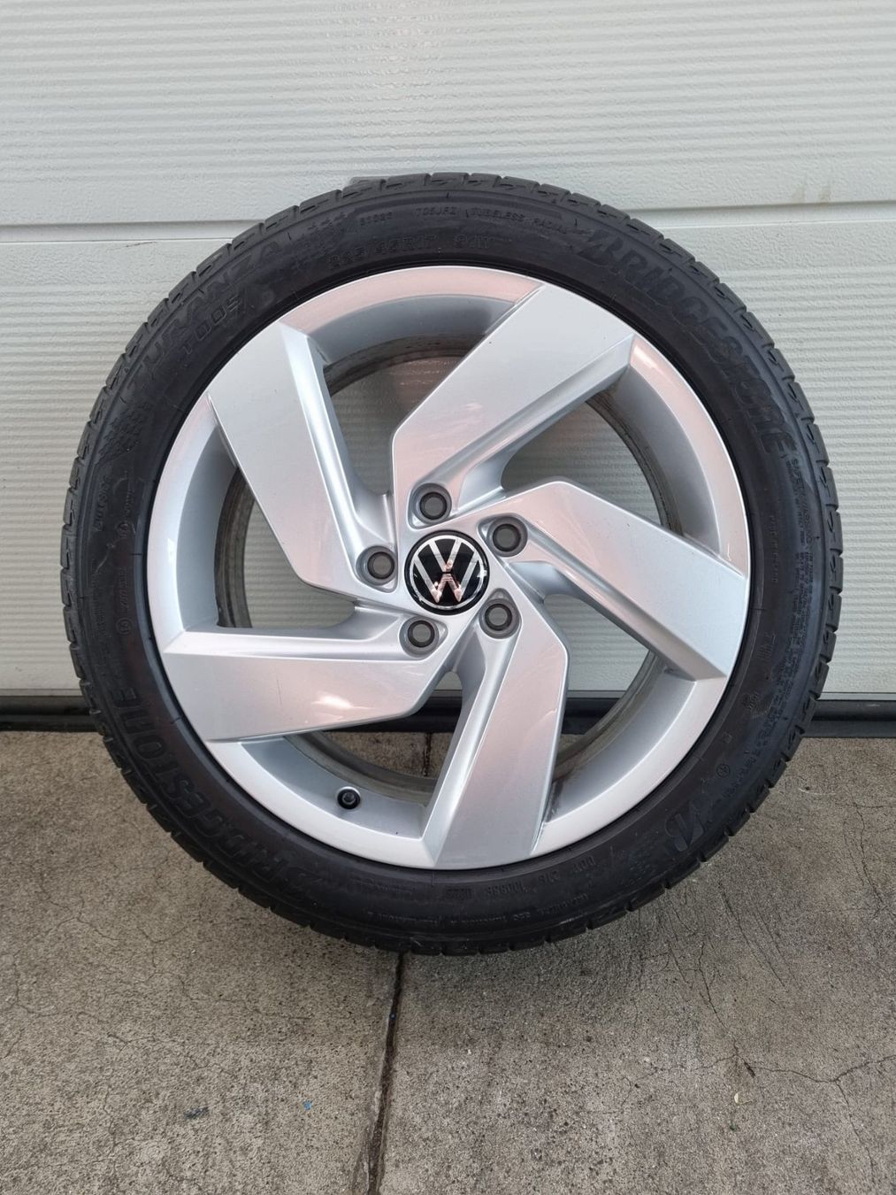 Volkswagen Pneumatici & Ruote complete: VW Golf 8 GTI Sommerräder – Usato da Kirchdorf AG venduto da Cartastic_AG 3