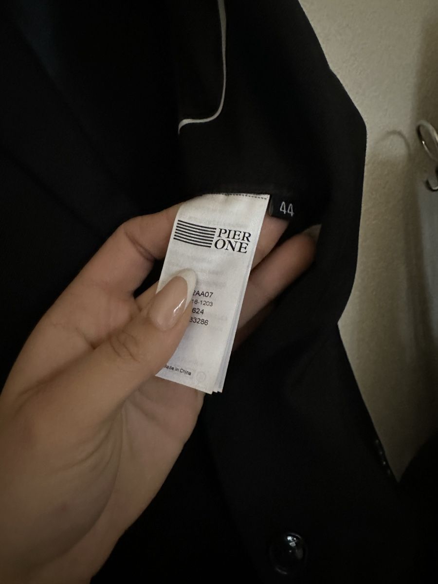 Costumes: Pier One Anzug Gr. 44 schwarz Tailoring – D'occasion à Reinach BL par Alles_muss_weg00 4