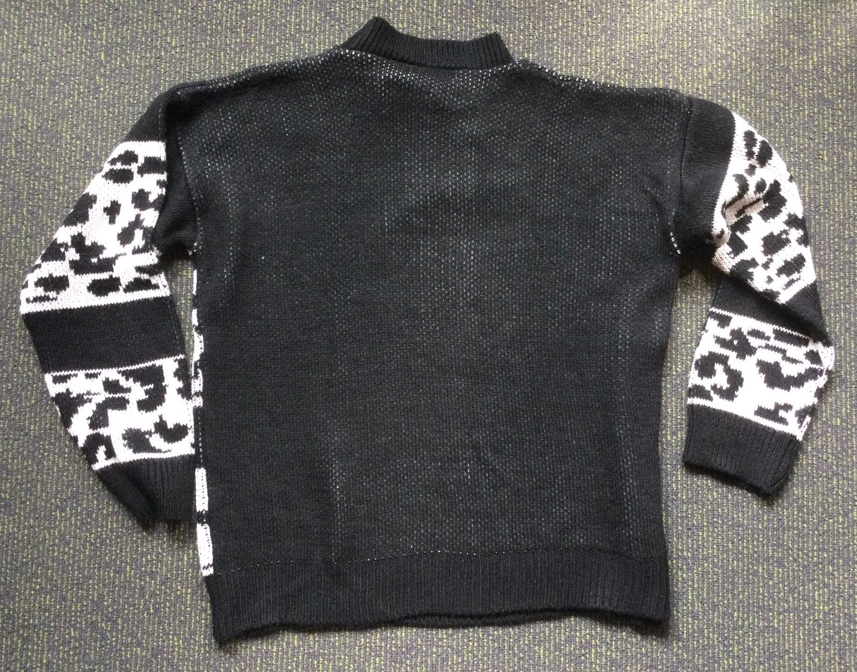 Maglioni & Felpe: Pullover Grösse S Schwarz-Weiss – Usato da Ulisbach venduto da sasha6 1