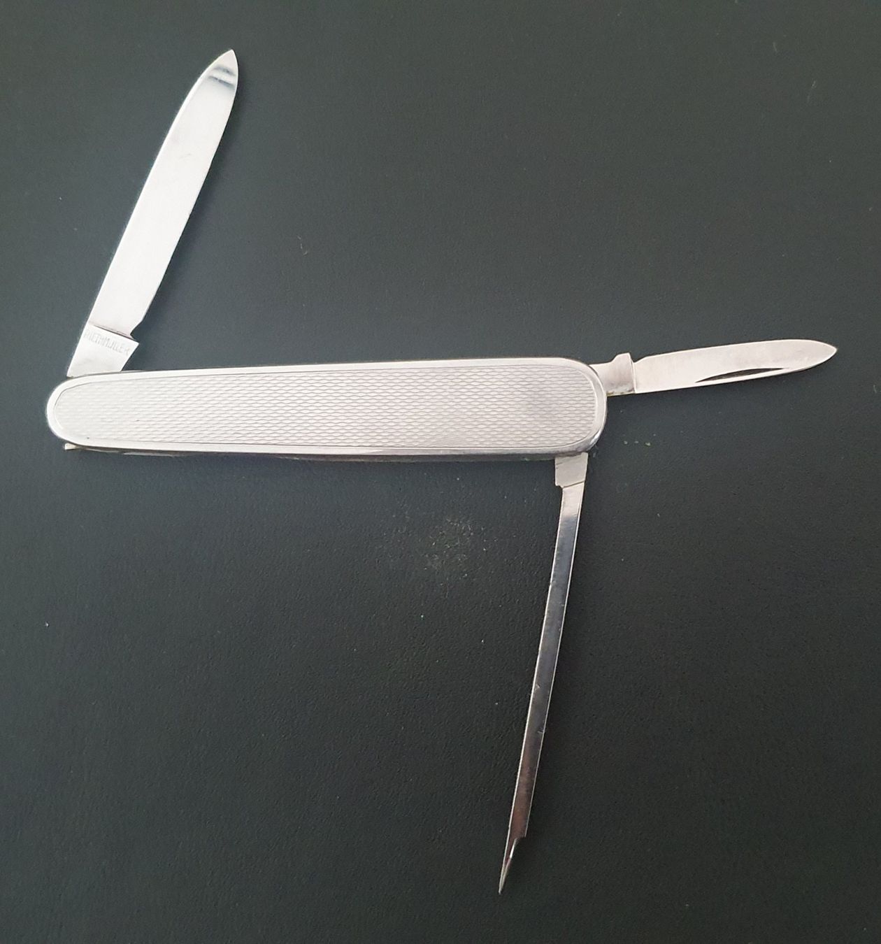 Coltelli tascabile: 3 Victorinox Sackmesser Griffschalen plus 3 Taschenmesserli – Usato da Härkingen venduto da MarianneSi 1