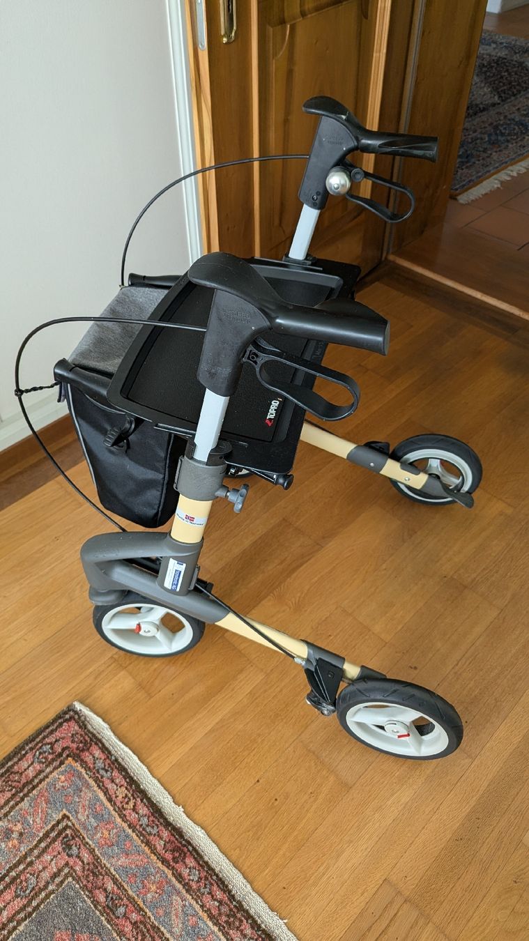 Aides à la marche: Rollator – D'occasion à Schwyz par baze 1