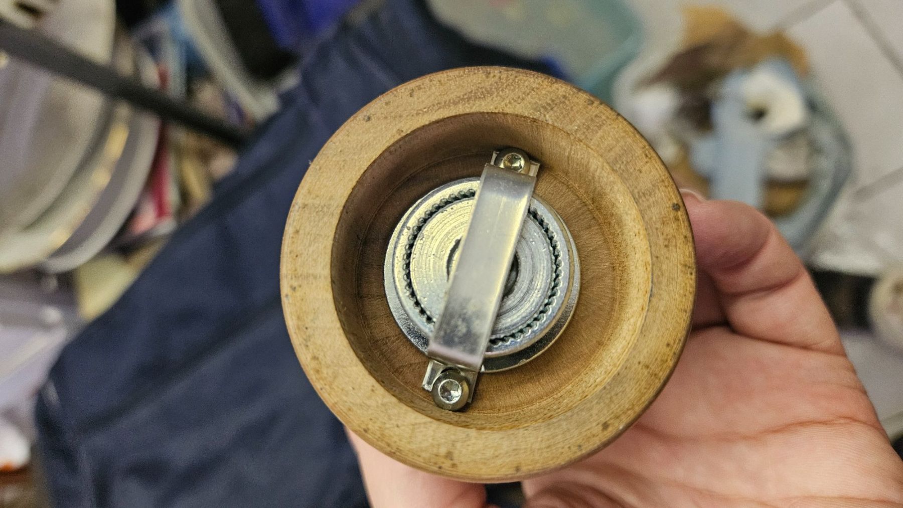 Elettrodomestici da cucina: Macina pepe in legno marrone "funghetto" – Usato da Melano venduto da H-Sara 3