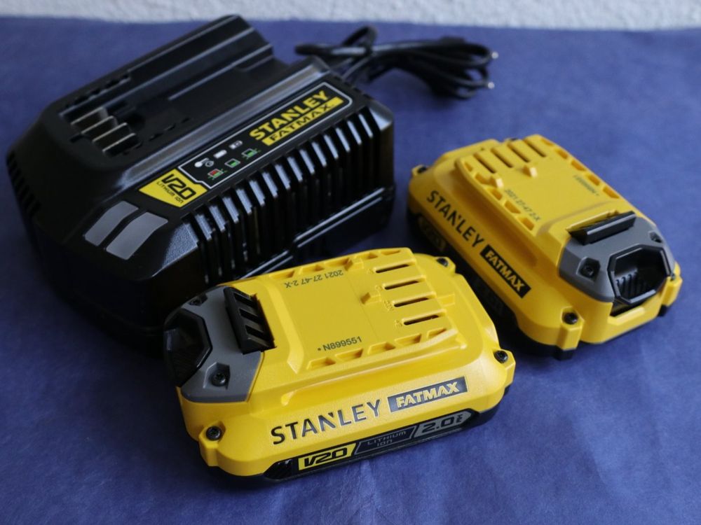 18V/4Ah Schnell-Ladegerät für V20 Akkus (STANLEY SFMCB14-QW