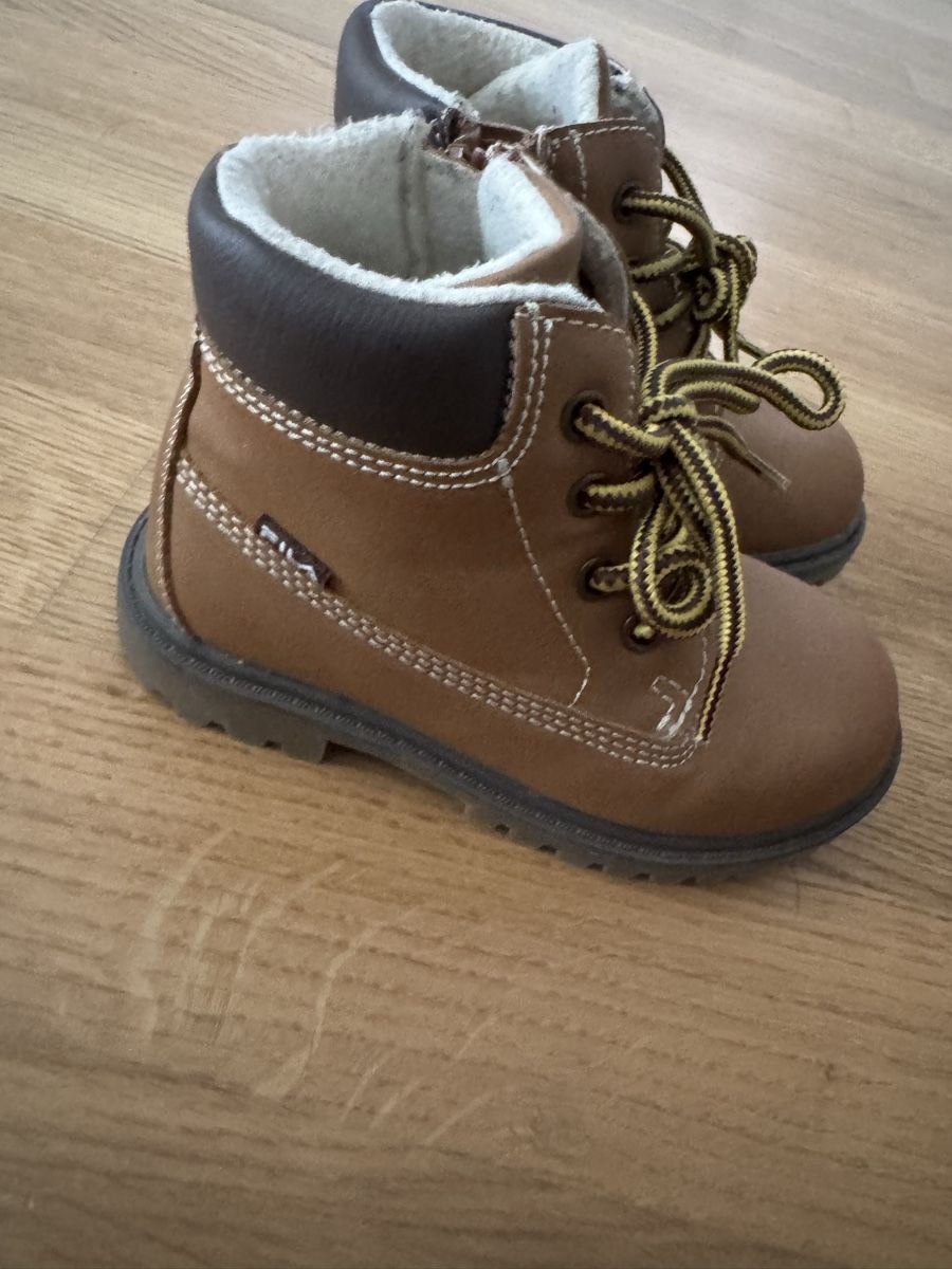 Fila Scarpe per ragazzi: Bottines Fila garcon T. 23 – Usato da La Chaux-de-Fonds venduto da kel_9khc