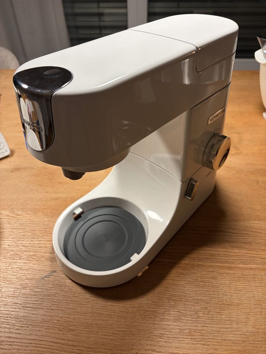 Kenwood Elettrodomestici da cucina: Kenwood Chef Küchenmaschine – Usato da Däniken SO venduto da pascaolo