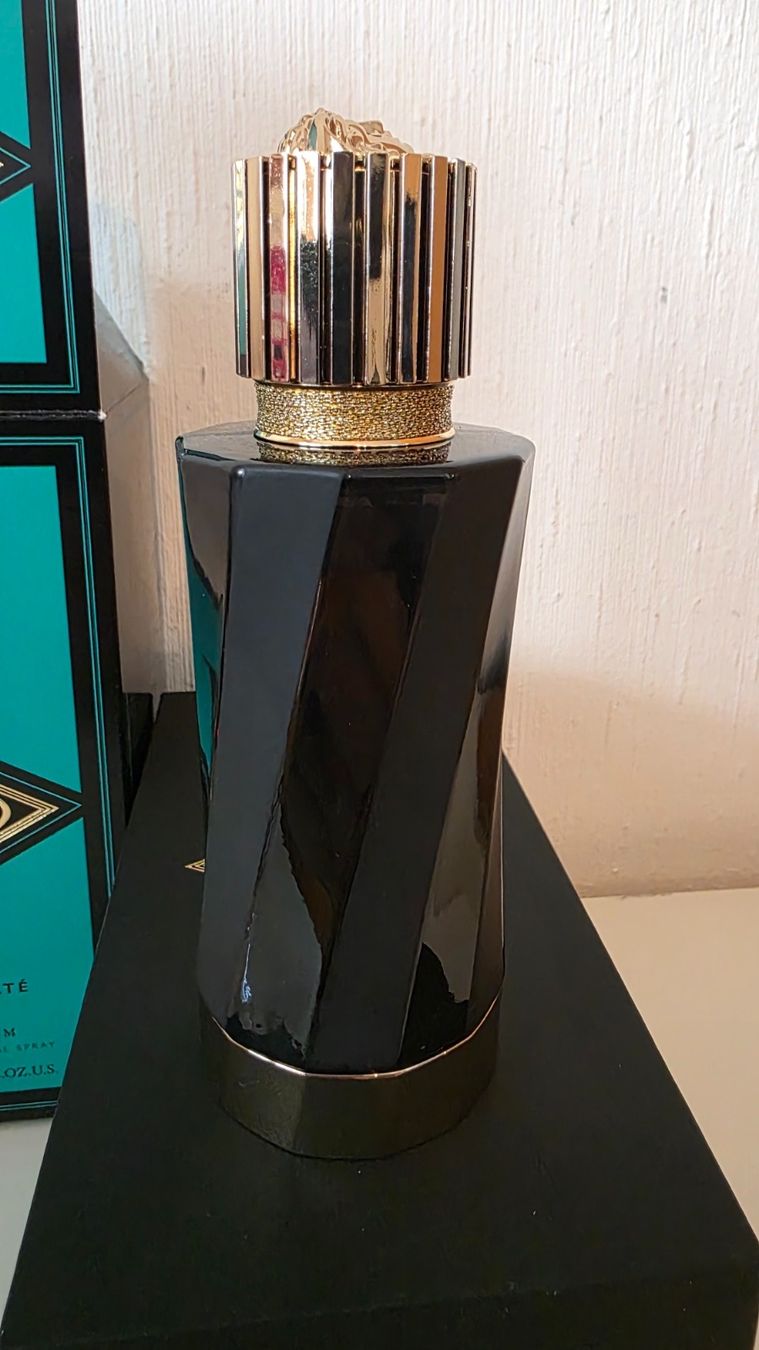 Versace Parfums & Eau de Toilette: Fleur de Maté – Atelier Versace  – D'occasion à Lausanne par Andonia 3