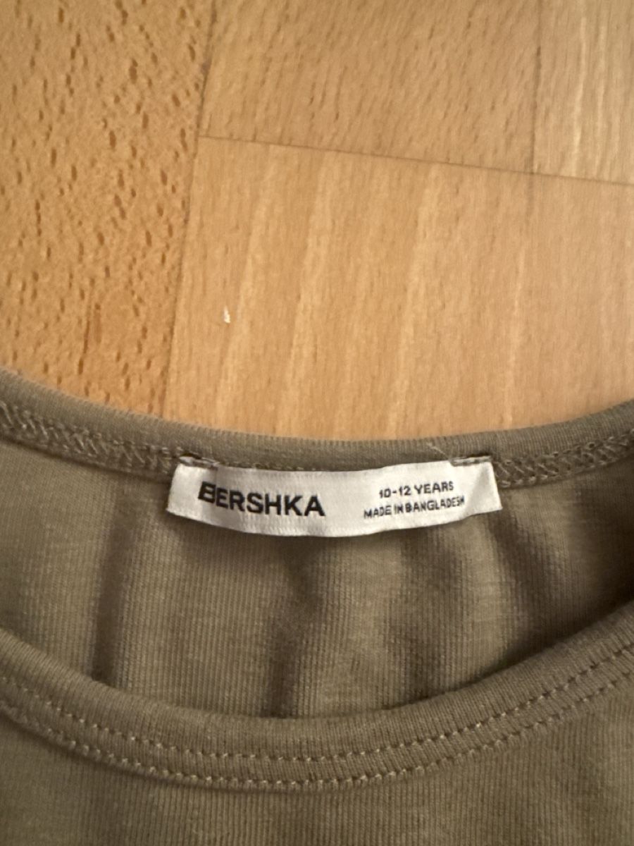Bershka Blusen, T-Shirts & Tops: Tshirt – Neu (gemäss Beschreibung) aus Uzwil von ale_27xy 1