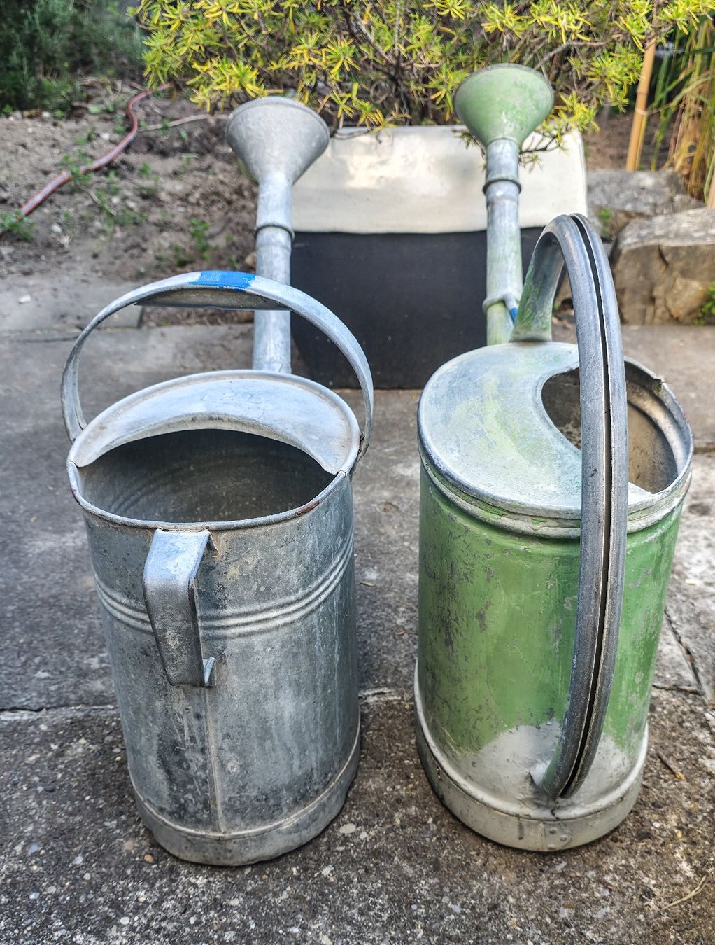 Annaffiatura & Irrigazione: Arrosoirs anciens 2 x  – Usato da Biel-Bienne venduto da GPM05