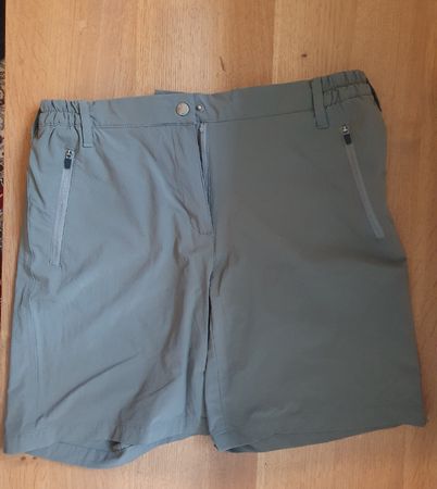 Regatta Outdoors Shorts grün-grau Reissverschlusstaschen