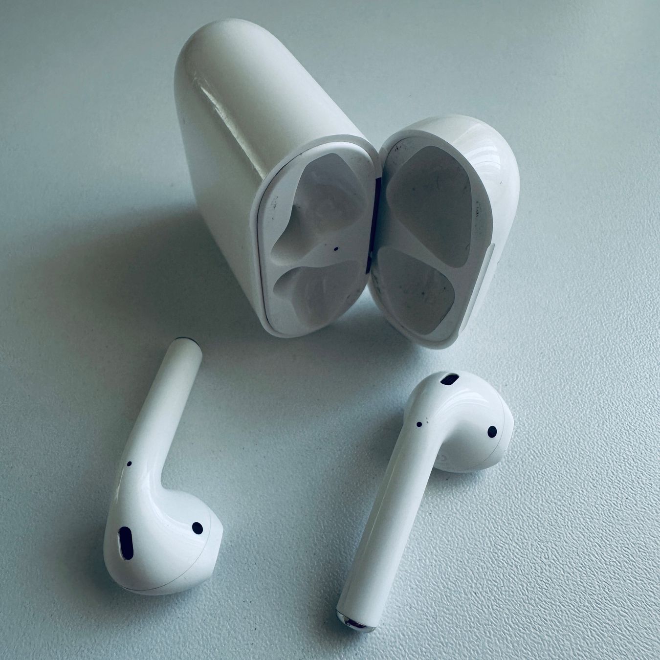 Apple Cuffie: Original Apple AirPods 2 Kopfhörer Wireless Lightning Kabel – Usato da Basel venduto da MY.AIRPODS.SHOP 2