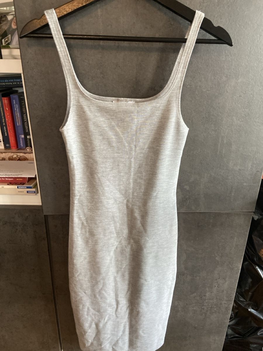 Kleider: Graues Sommerkleid, Grösse S – Gebraucht aus Dübendorf von Viktorija_95