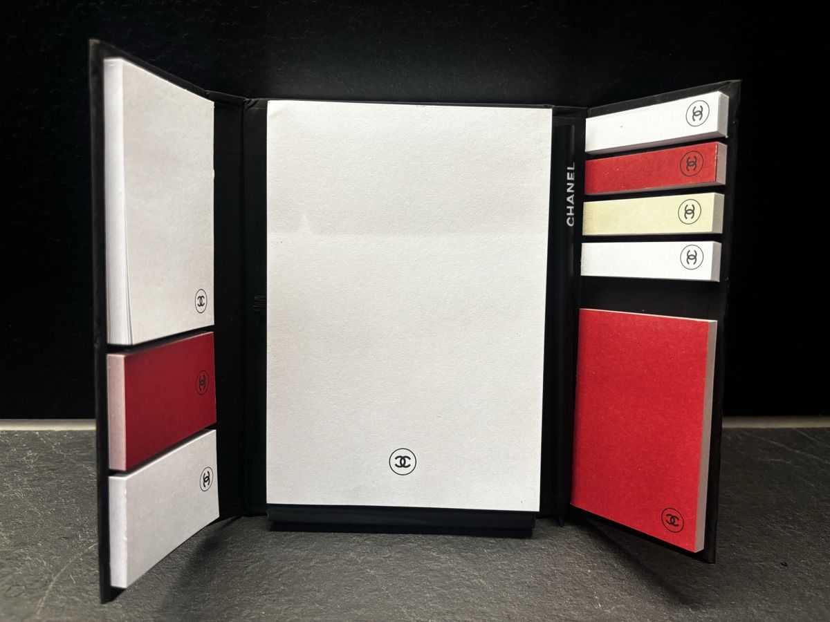 Chanel Borse da donna: 100% Chanel Notebook with Sticky Notes and Pen, NEW! – Nuovo (secondo la descrizione) da St. Gallen venduto da Atelier.W.Maison 2