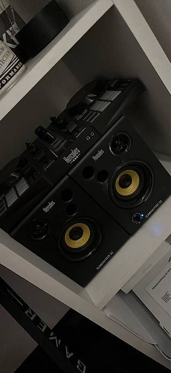 Tische: DJ Tisch klein  – Gebraucht aus Wald ZH von cat_2kxg