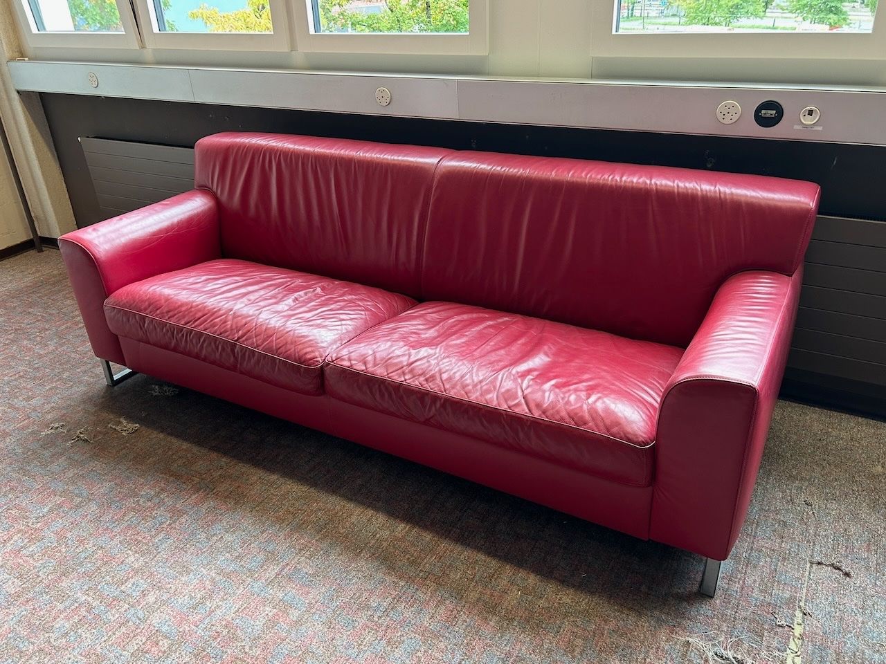 Sofas: Rotes Ledersofa – D'occasion à Zürich par chrigolo1
