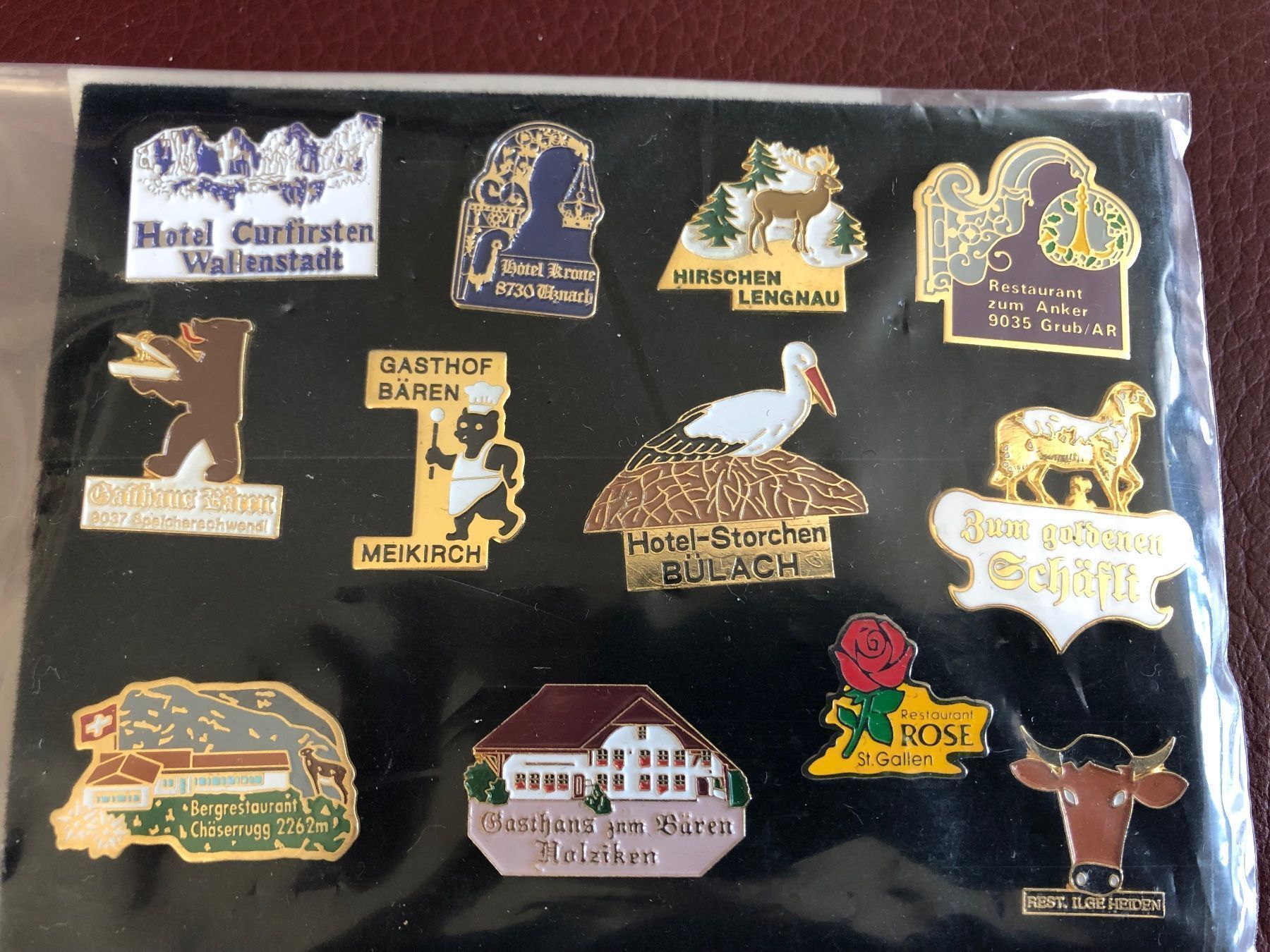 Placchette & Badge: Pins Hotel Restaurant – Usato da Zürich venduto da Capreola