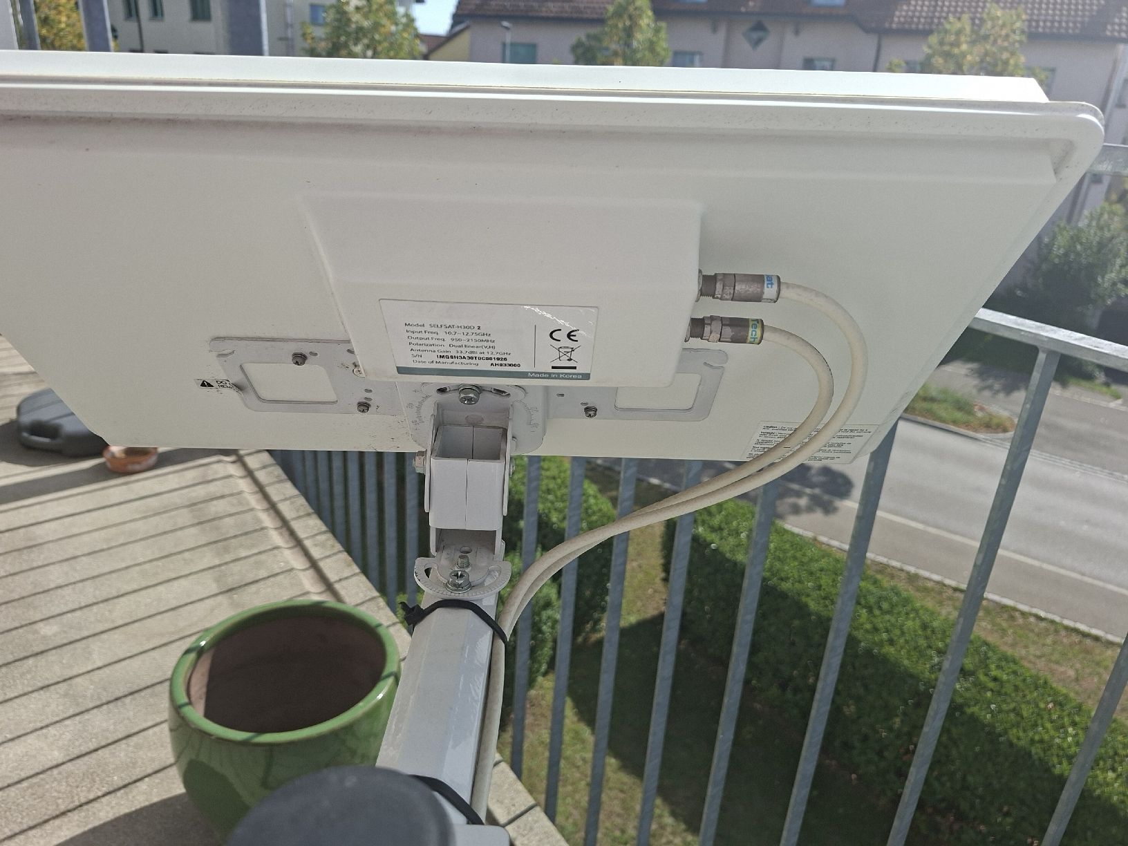 Parabola satellitare: SELFSAT Flat Sateliten Antenne mit 2 Anschlüssen – Usato da Brüttisellen venduto da Tekla05 2