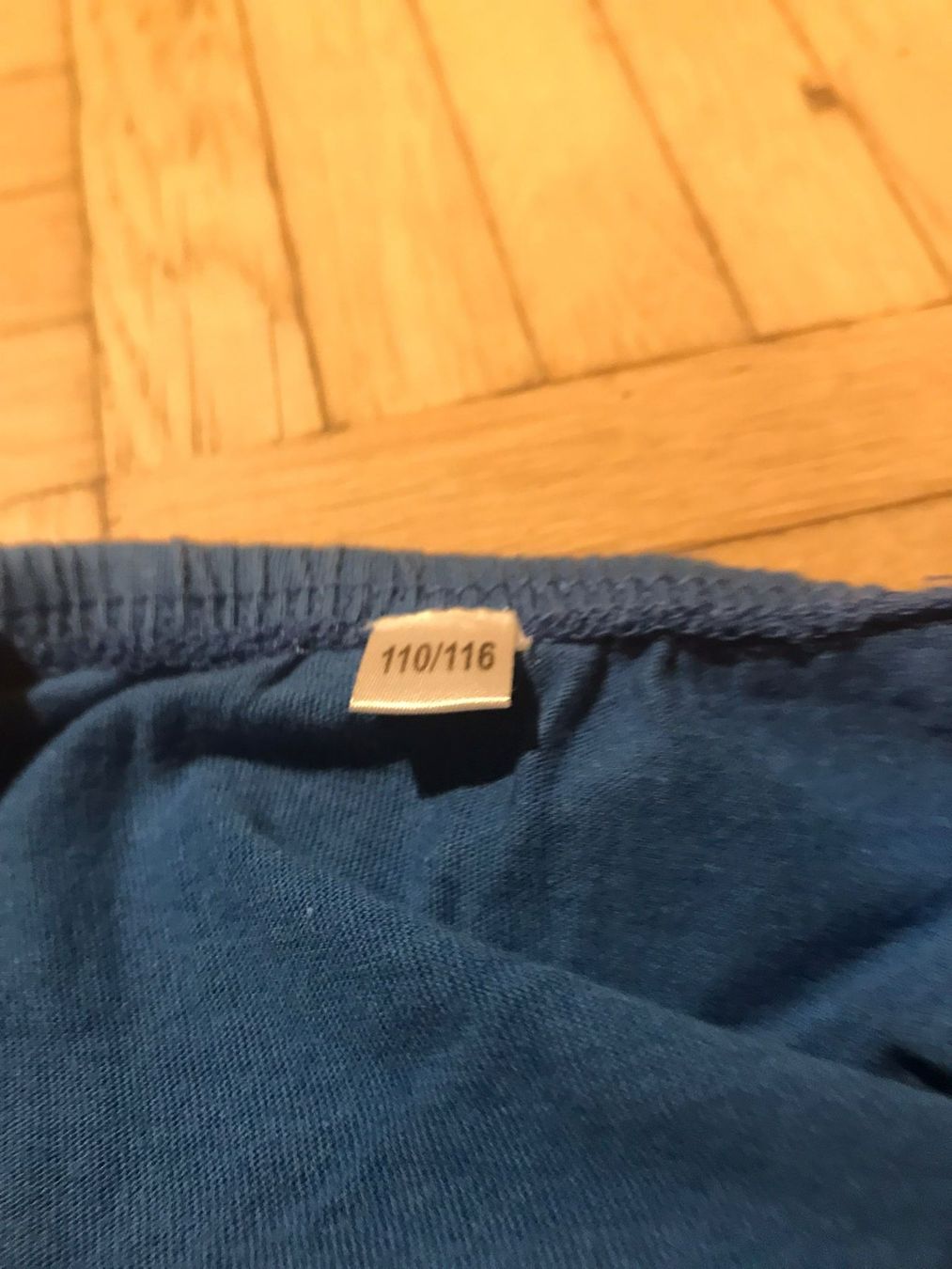 Camicette, T-shirt & Top: Top Gr. 110/116 Dunkelblau mit Rüschendetail – Usato da Zürich venduto da strampli1216 2