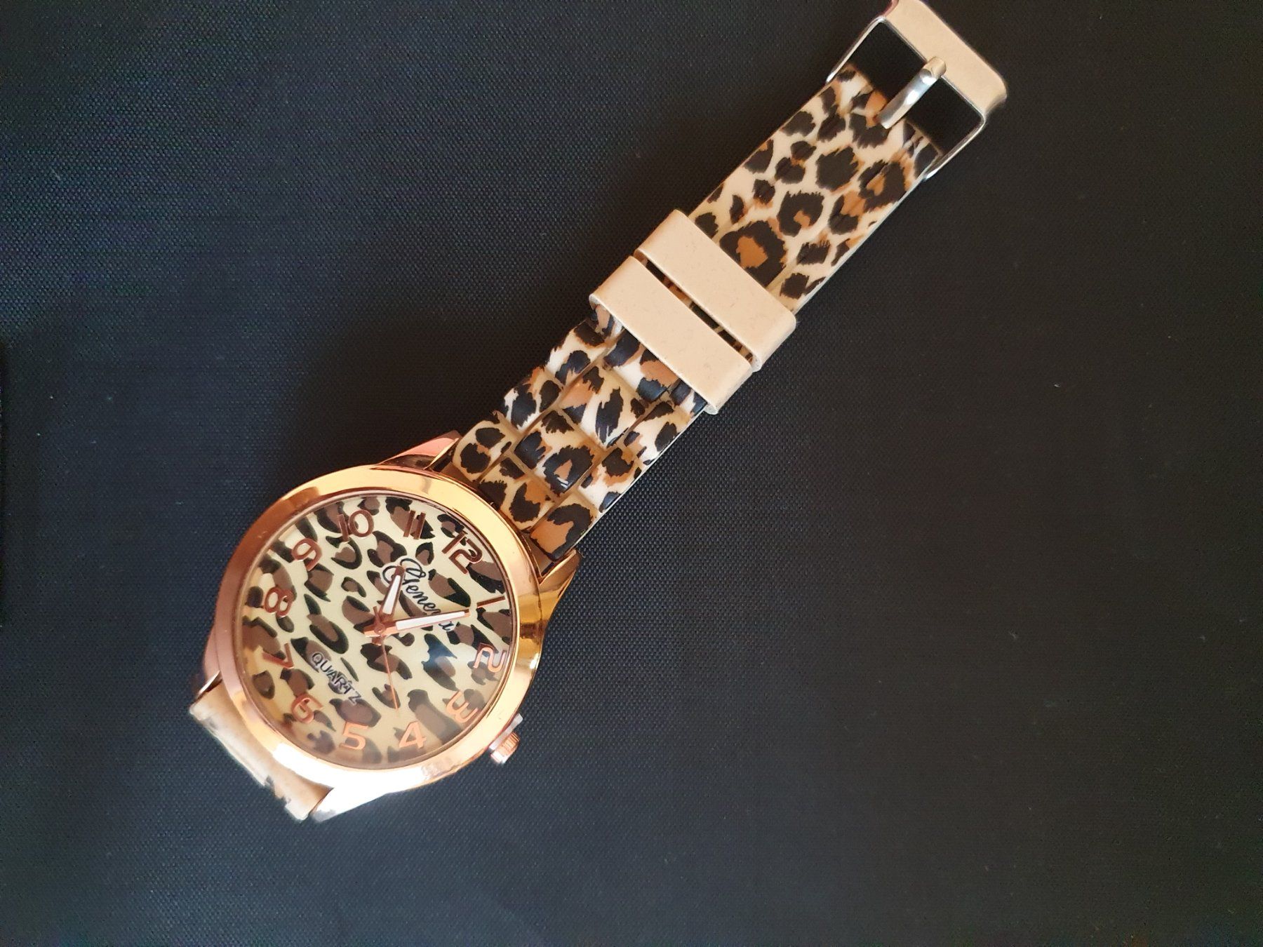 Orologi: Montre Léopard Dorée Tendance Été, état impeccable ! – Nuovo (secondo la descrizione) da Lausanne venduto da Af2016