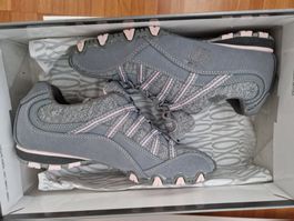 Baskets grises
