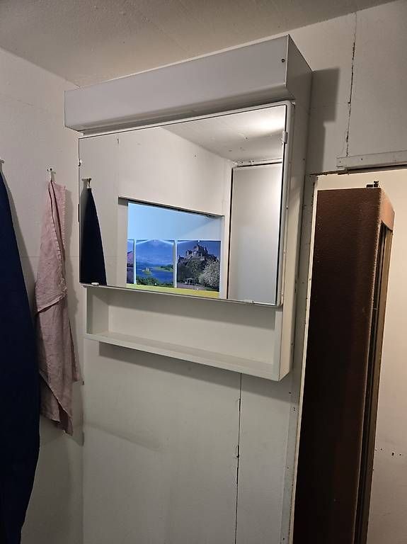 Armadietti a specchio: Badezimmer Spiegelschrank – Usato da Schwyz venduto da inf_hjl7 2