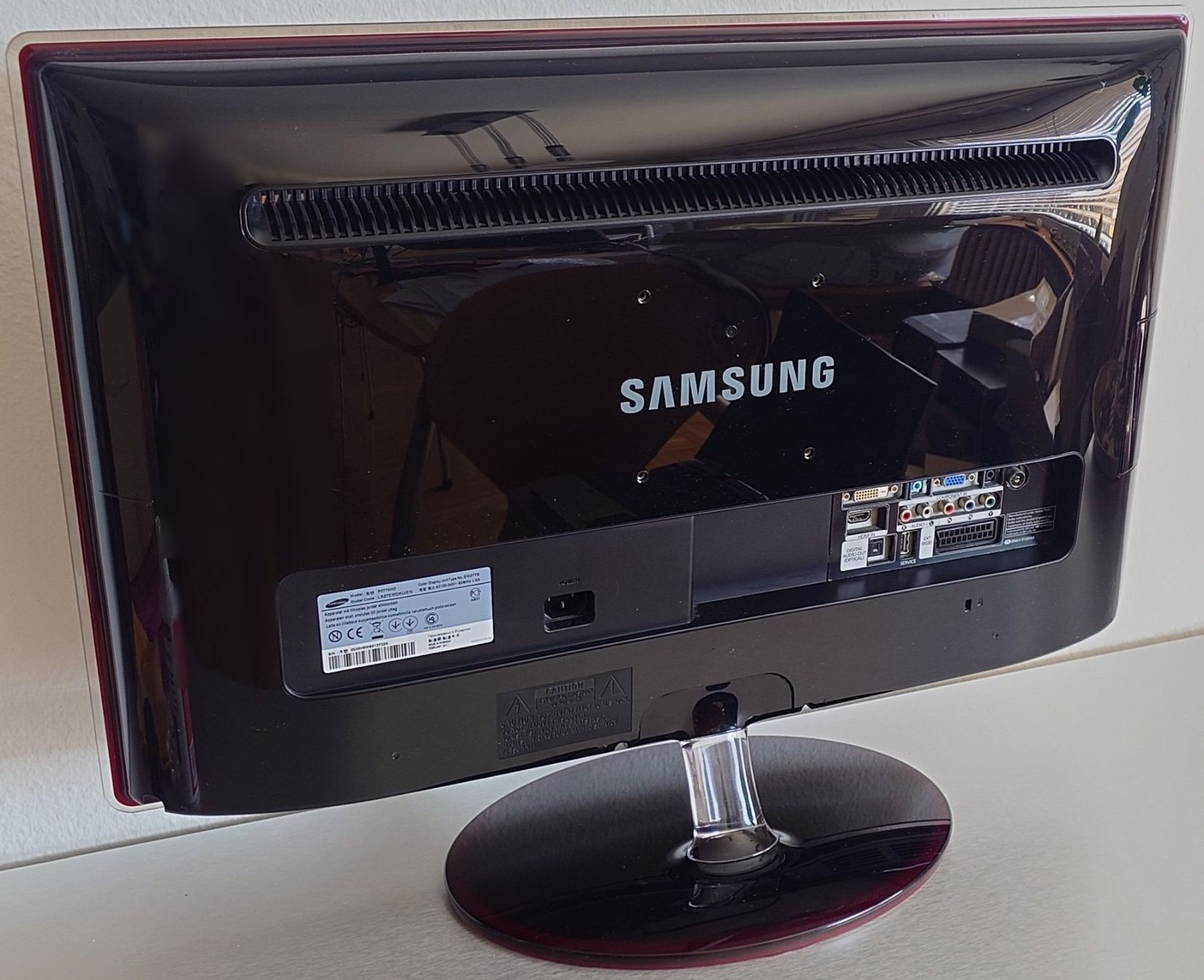 Samsung Monitor: Samsung SyncMaster P2770HD 27" Monitor mit TV-Tuner & Boxen – Usato da Ostermundigen venduto da Chrisascht 4
