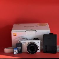 Nikon 1 J1 Kit (Weiss) mit 1 NIKKOR 10-30mm VR & OVP – Top