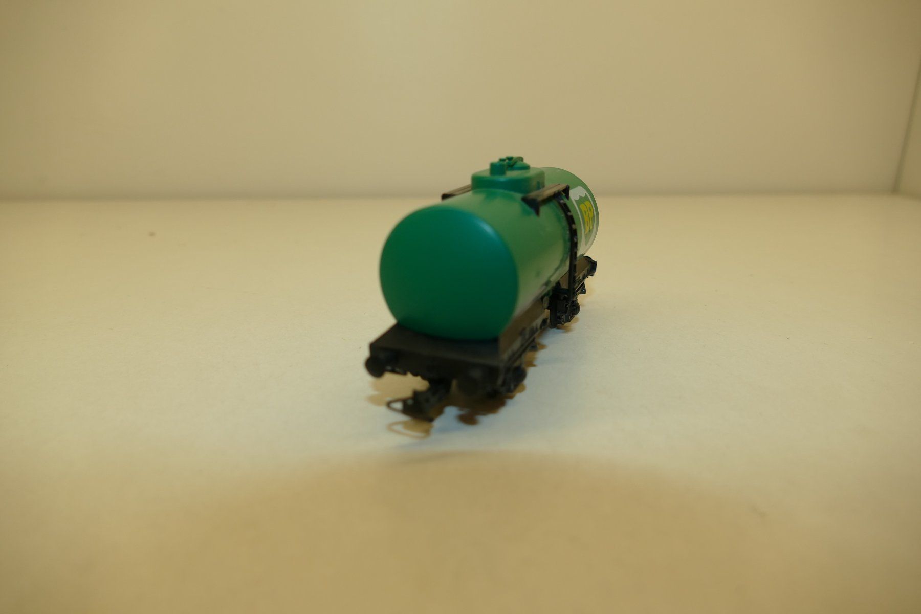 Kleinbahn Modelleisenbahnen: Kleinbahn H0: ÖBB Kesselwagen BP – Gebraucht aus Niederhasli von rail-duerst 3