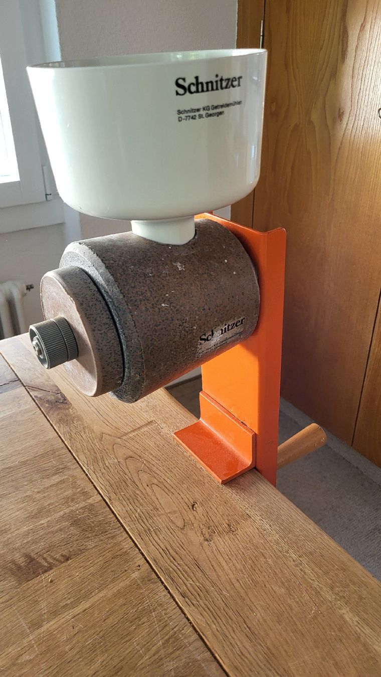 Küchengeräte: Schnitzer Getreidemühle KG – Gebraucht aus Lyss von Schrotthandel 1