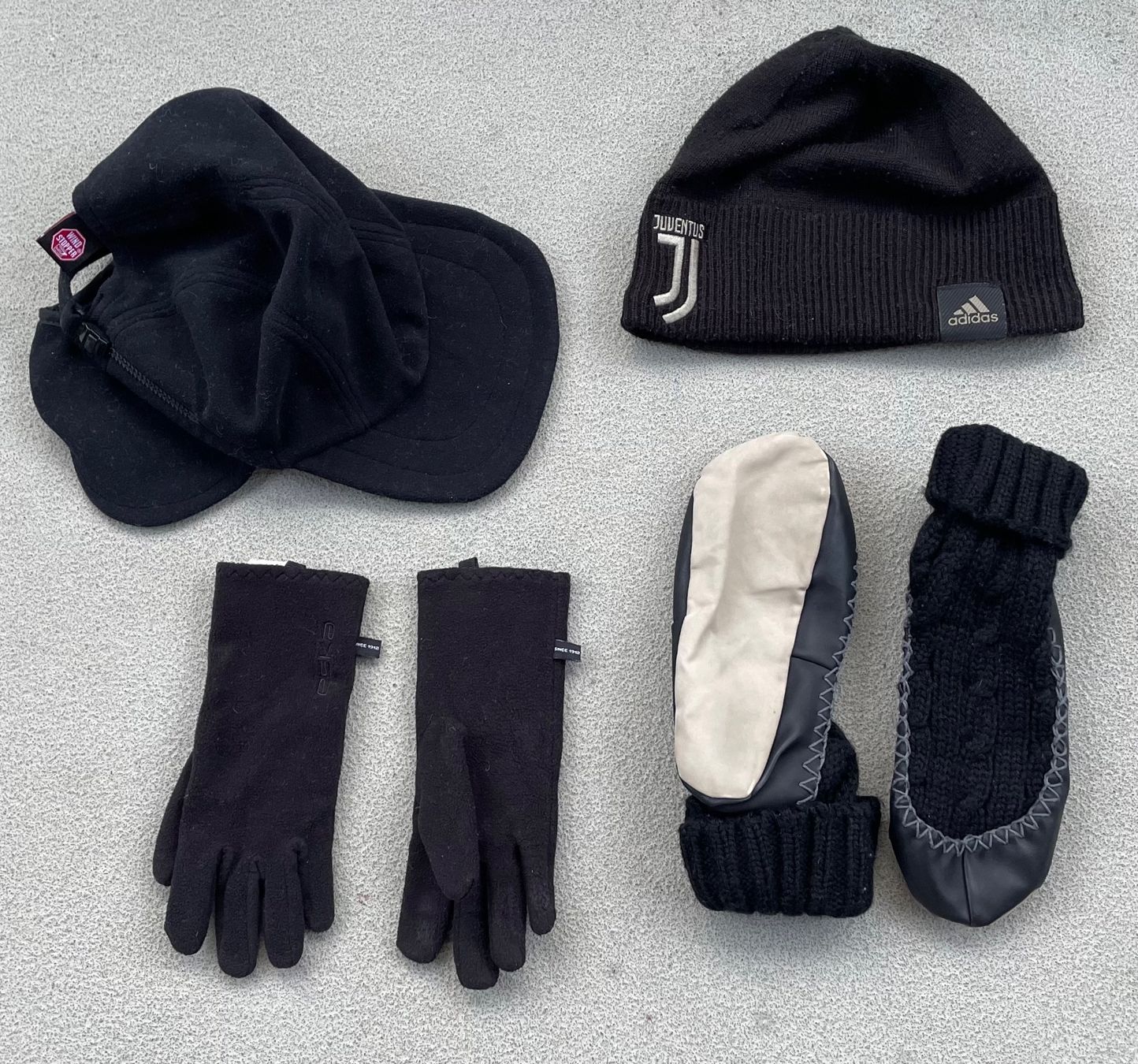 Adidas Lotti & Set di vestiti: Set Kindermützen ESKA, ADIDAS etc. – Nuovo (secondo la descrizione) da Rüfenacht BE venduto da lavok