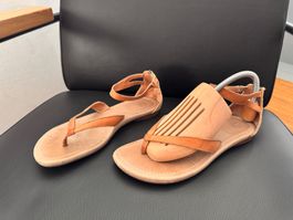 UGG Zehensandalette Sandale Leder 39 beige gut erhalten