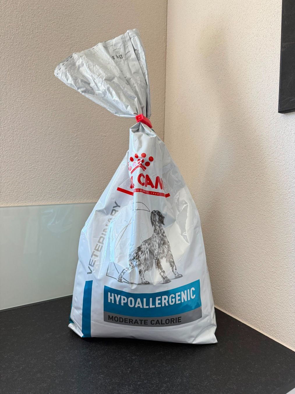 Royal Canin Futter: ROYAL CANIN Veterinary Hypoallergenic Hundefutter gebraucht – Gebraucht aus Alpnach Dorf von ben_zb29 1