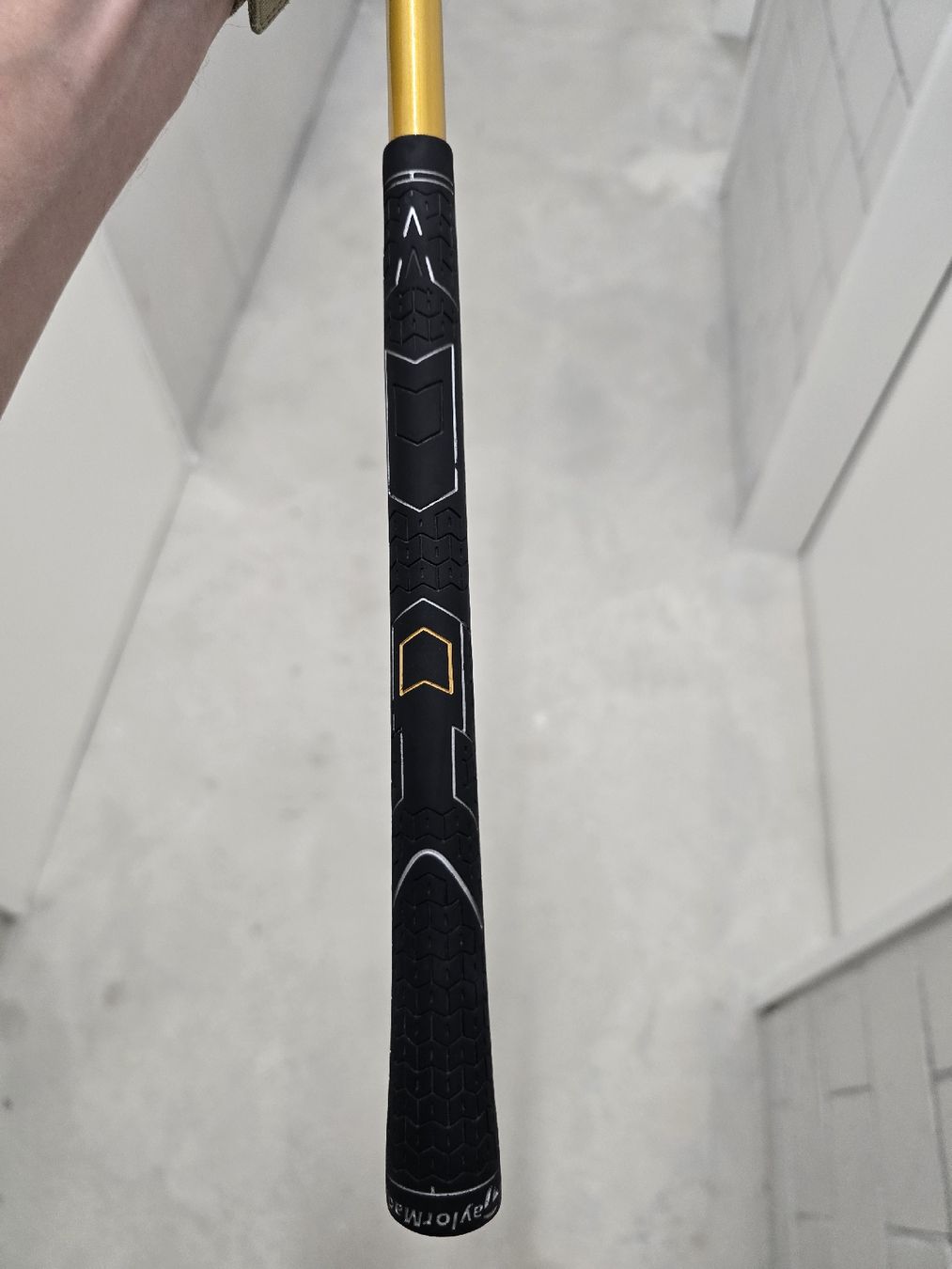 Taylor Made Schläger & Sets: Golf Iron 4 Right Handed Inverted Cone Technology – Gebraucht aus Brüttisellen von ryanclarky5 4