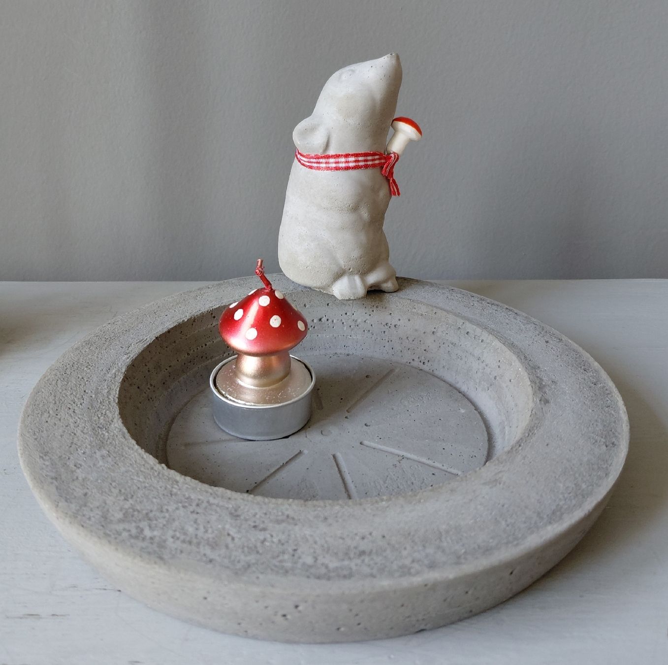 Tutte le decorazioni: Betonteller mit Maus – Nuovo (secondo la descrizione) da Wallisellen venduto da Muggeli1970